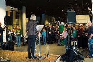 Directeur De Meerpaal bij opening Serviceplein Dronten