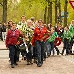 scouts als kransdragers dodenherdenking Dronten 2015