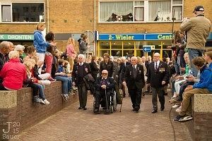 aankomst veteranen dodenherdenking Dronten 2015