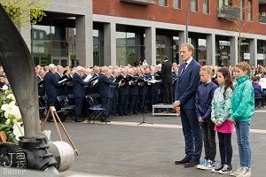 kranslegging dodenherdenking Dronten 2015