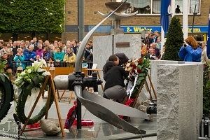 kranslegging dodenherdenking Dronten 2015