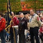 vaandeldrager dodenherdenking Dronten 2015