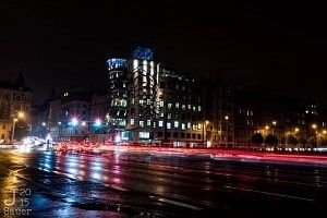 Dansende huizen Praag bij nacht